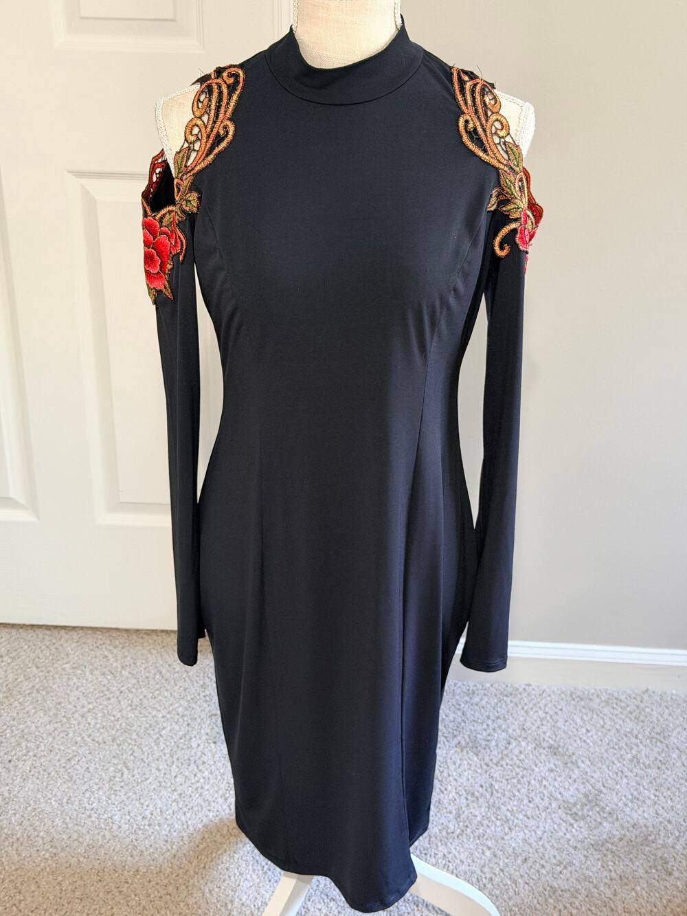 Venus Cold-Shoulder Embellished Rose Dress Size Medium 35.5" L